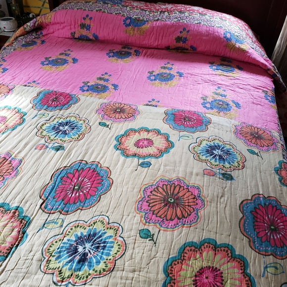 Anthropologie Other - Anthropologie queen block color reversible quilt